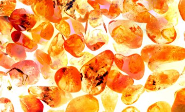 Kristal enine kesit arkaplanı. Doğal saydam agat kristal yüzey dilimi. Madenin makro yakın çekimi, soyut yapı