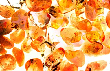 Kristal enine kesit arkaplanı. Doğal saydam agat kristal yüzey dilimi. Madenin makro yakın çekimi, soyut yapı