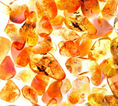 Kristal enine kesit arkaplanı. Doğal saydam agat kristal yüzey dilimi. Madenin makro yakın çekimi, soyut yapı