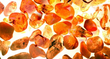 Kristal enine kesit arkaplanı. Doğal saydam agat kristal yüzey dilimi. Madenin makro yakın çekimi, soyut yapı