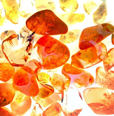 Kristal enine kesit arkaplanı. Doğal saydam agat kristal yüzey dilimi. Madenin makro yakın çekimi, soyut yapı