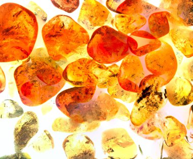 Kristal enine kesit arkaplanı. Doğal saydam agat kristal yüzey dilimi. Madenin makro yakın çekimi, soyut yapı