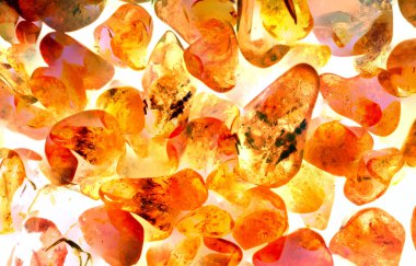 Kristal enine kesit arkaplanı. Doğal saydam agat kristal yüzey dilimi. Madenin makro yakın çekimi, soyut yapı