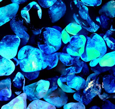 Kristal enine kesit arkaplanı. Doğal saydam agat kristal yüzey dilimi. Madenin makro yakın çekimi, soyut yapı