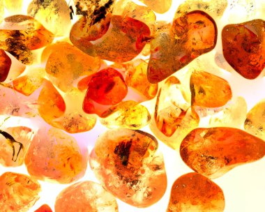 Kristal enine kesit arkaplanı. Doğal saydam agat kristal yüzey dilimi. Madenin makro yakın çekimi, soyut yapı