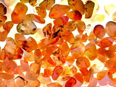 Kristal enine kesit arkaplanı. Doğal saydam agat kristal yüzey dilimi. Madenin makro yakın çekimi, soyut yapı