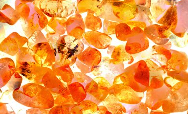 Kristal enine kesit arkaplanı. Doğal saydam agat kristal yüzey dilimi. Madenin makro yakın çekimi, soyut yapı