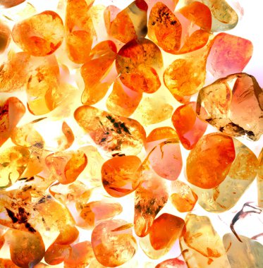 Kristal enine kesit arkaplanı. Doğal saydam agat kristal yüzey dilimi. Madenin makro yakın çekimi, soyut yapı