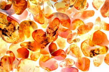 Kristal enine kesit arkaplanı. Doğal saydam agat kristal yüzey dilimi. Madenin makro yakın çekimi, soyut yapı