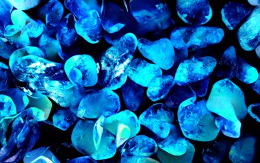 Kristal enine kesit arkaplanı. Doğal saydam agat kristal yüzey dilimi. Madenin makro yakın çekimi, soyut yapı