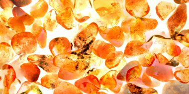 Kristal enine kesit arkaplanı. Doğal saydam agat kristal yüzey dilimi. Madenin makro yakın çekimi, soyut yapı