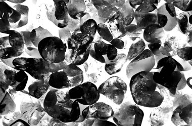 Kristal enine kesit arkaplanı. Doğal saydam agat kristal yüzey dilimi. Madenin makro yakın çekimi, soyut yapı