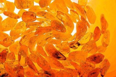 Kristal enine kesit arkaplanı. Doğal saydam agat kristal yüzey dilimi. Madenin makro yakın çekimi, soyut yapı