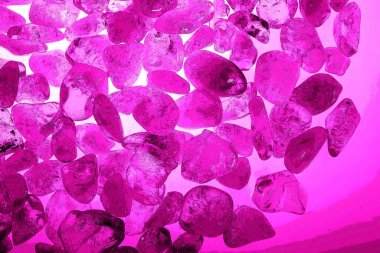 Kristal enine kesit arkaplanı. Doğal saydam agat kristal yüzey dilimi. Madenin makro yakın çekimi, soyut yapı