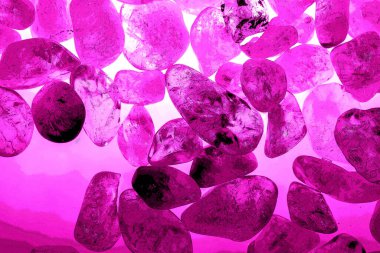 Kristal enine kesit arkaplanı. Doğal saydam agat kristal yüzey dilimi. Madenin makro yakın çekimi, soyut yapı