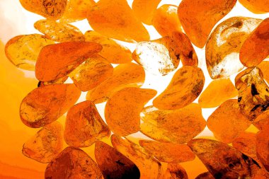 Kristal enine kesit arkaplanı. Doğal saydam agat kristal yüzey dilimi. Madenin makro yakın çekimi, soyut yapı