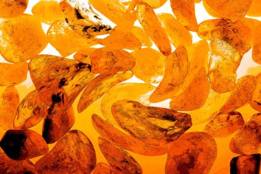 Kristal enine kesit arkaplanı. Doğal saydam agat kristal yüzey dilimi. Madenin makro yakın çekimi, soyut yapı