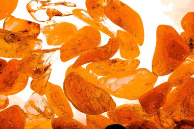 Kristal enine kesit arkaplanı. Doğal saydam agat kristal yüzey dilimi. Madenin makro yakın çekimi, soyut yapı