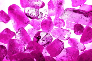 Kristal enine kesit arkaplanı. Doğal saydam agat kristal yüzey dilimi. Madenin makro yakın çekimi, soyut yapı