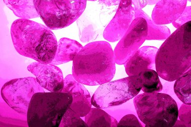 Kristal enine kesit arkaplanı. Doğal saydam agat kristal yüzey dilimi. Madenin makro yakın çekimi, soyut yapı