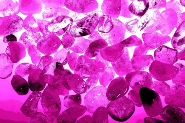 Kristal enine kesit arkaplanı. Doğal saydam agat kristal yüzey dilimi. Madenin makro yakın çekimi, soyut yapı