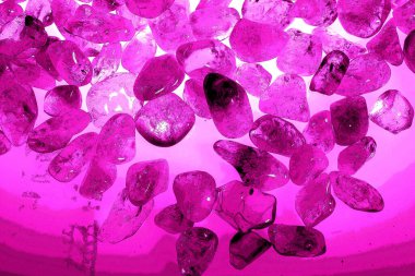 Kristal enine kesit arkaplanı. Doğal saydam agat kristal yüzey dilimi. Madenin makro yakın çekimi, soyut yapı