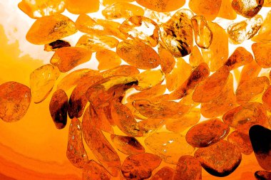 Kristal enine kesit arkaplanı. Doğal saydam agat kristal yüzey dilimi. Madenin makro yakın çekimi, soyut yapı