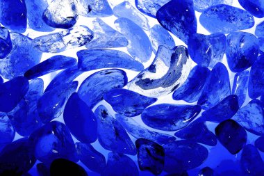 Kristal enine kesit arkaplanı. Doğal saydam agat kristal yüzey dilimi. Madenin makro yakın çekimi, soyut yapı