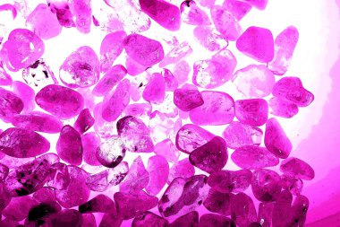 Kristal enine kesit arkaplanı. Doğal saydam agat kristal yüzey dilimi. Madenin makro yakın çekimi, soyut yapı