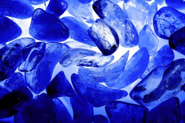 Kristal enine kesit arkaplanı. Doğal saydam agat kristal yüzey dilimi. Madenin makro yakın çekimi, soyut yapı