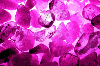 Kristal enine kesit arkaplanı. Doğal saydam agat kristal yüzey dilimi. Madenin makro yakın çekimi, soyut yapı