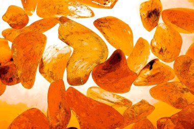 Kristal enine kesit arkaplanı. Doğal saydam agat kristal yüzey dilimi. Madenin makro yakın çekimi, soyut yapı