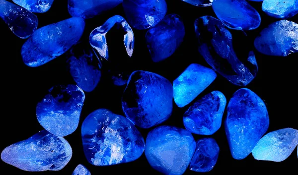 Kristal enine kesit arkaplanı. Doğal saydam agat kristal yüzey dilimi. Madenin makro yakın çekimi, soyut yapı