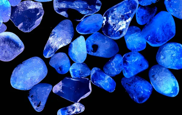 Kristal enine kesit arkaplanı. Doğal saydam agat kristal yüzey dilimi. Madenin makro yakın çekimi, soyut yapı