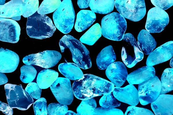 Kristal enine kesit arkaplanı. Doğal saydam agat kristal yüzey dilimi. Madenin makro yakın çekimi, soyut yapı