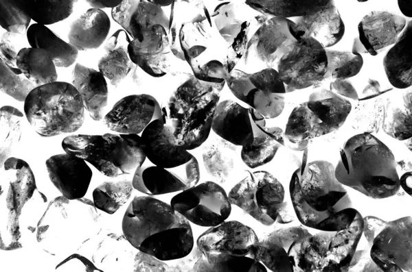 Kristal enine kesit arkaplanı. Doğal saydam agat kristal yüzey dilimi. Madenin makro yakın çekimi, soyut yapı