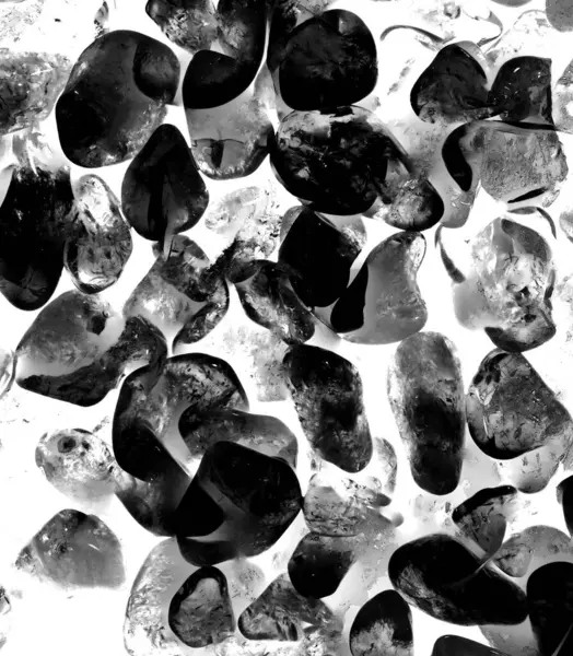 Kristal enine kesit arkaplanı. Doğal saydam agat kristal yüzey dilimi. Madenin makro yakın çekimi, soyut yapı