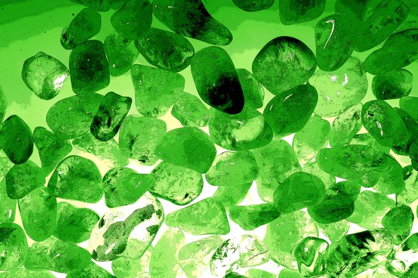 Kristal enine kesit arkaplanı. Doğal saydam agat kristal yüzey dilimi. Madenin makro yakın çekimi, soyut yapı