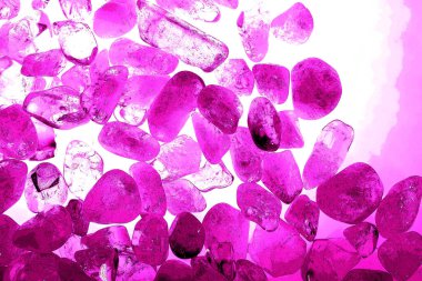 Kristal enine kesit arkaplanı. Doğal saydam agat kristal yüzey dilimi. Madenin makro yakın çekimi, soyut yapı