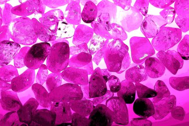 Kristal enine kesit arkaplanı. Doğal saydam agat kristal yüzey dilimi. Madenin makro yakın çekimi, soyut yapı