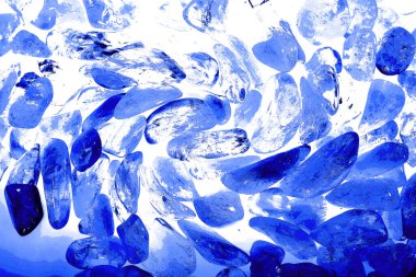 Kristal enine kesit arkaplanı. Doğal saydam agat kristal yüzey dilimi. Madenin makro yakın çekimi, soyut yapı