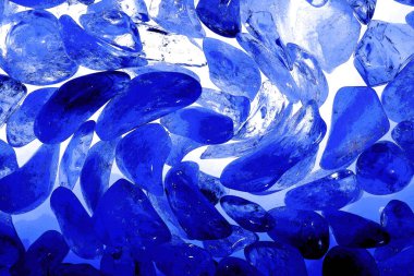 Kristal enine kesit arkaplanı. Doğal saydam agat kristal yüzey dilimi. Madenin makro yakın çekimi, soyut yapı