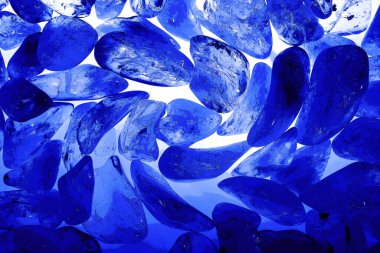 Kristal enine kesit arkaplanı. Doğal saydam agat kristal yüzey dilimi. Madenin makro yakın çekimi, soyut yapı