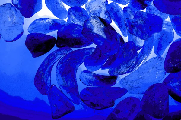 Kristal enine kesit arkaplanı. Doğal saydam agat kristal yüzey dilimi. Madenin makro yakın çekimi, soyut yapı