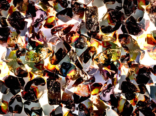 Pembe. Yeşil. Mavi. Mor. Kahverengi. Doğal Kuvars. Buz küpü biçimi arkaplanı