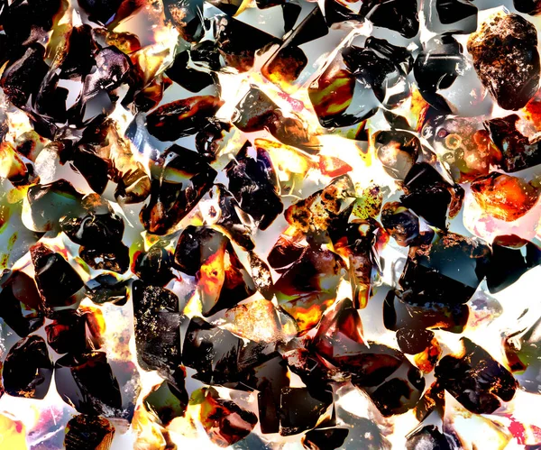 Pembe. Yeşil. Mavi. Mor. Kahverengi. Doğal Kuvars. Buz küpü biçimi arkaplanı