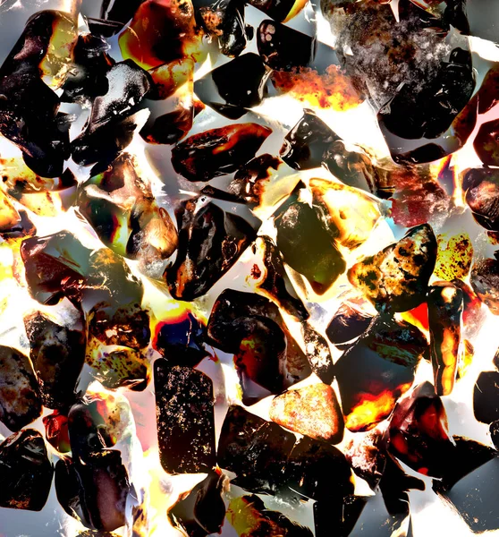 Pembe. Yeşil. Mavi. Mor. Kahverengi. Doğal Kuvars. Buz küpü biçimi arkaplanı