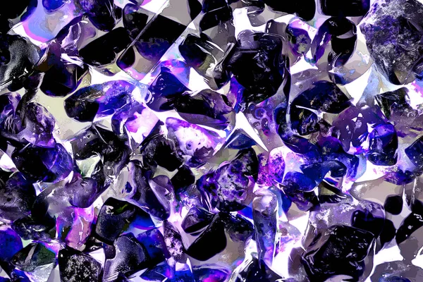 Pembe. Yeşil. Mavi. Mor. Kahverengi. Doğal Kuvars. Buz küpü biçimi arkaplanı