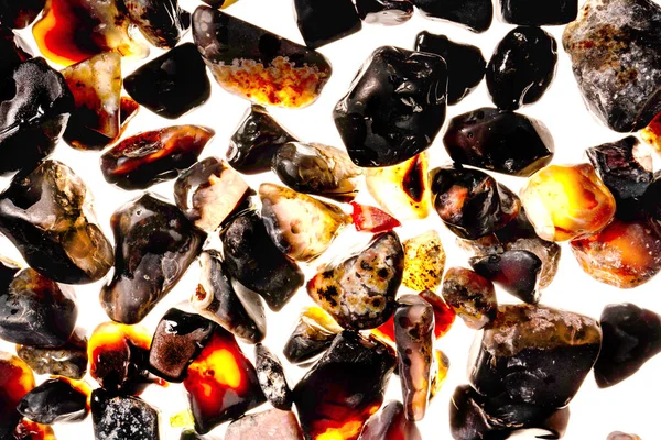 Pembe. Yeşil. Mavi. Mor. Kahverengi. Doğal Kuvars. Buz küpü biçimi arkaplanı