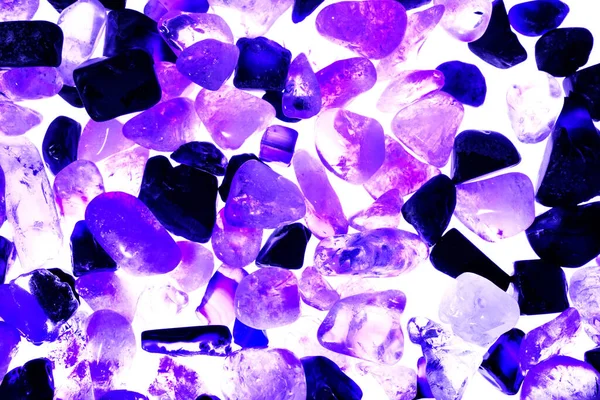 Pembe. Yeşil. Mavi. Mor. Kahverengi. Doğal Kuvars. Buz küpü biçimi arkaplanı